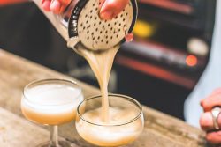 bartender-cocktail